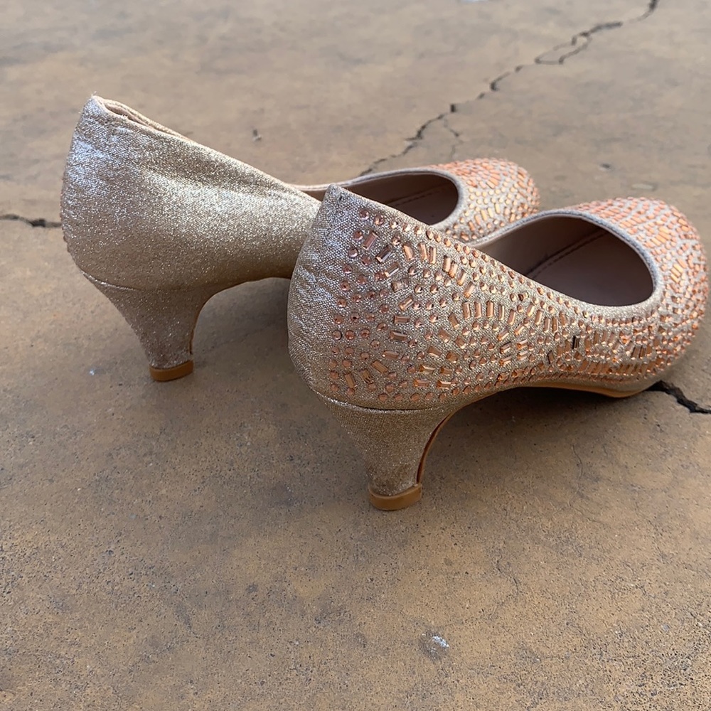 I am selling high heels